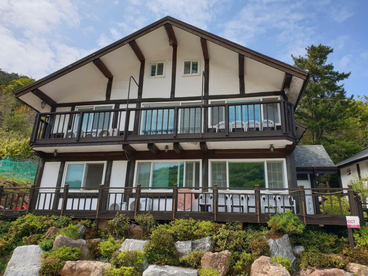 Tongyeong Yehyang Pension Exterior photo